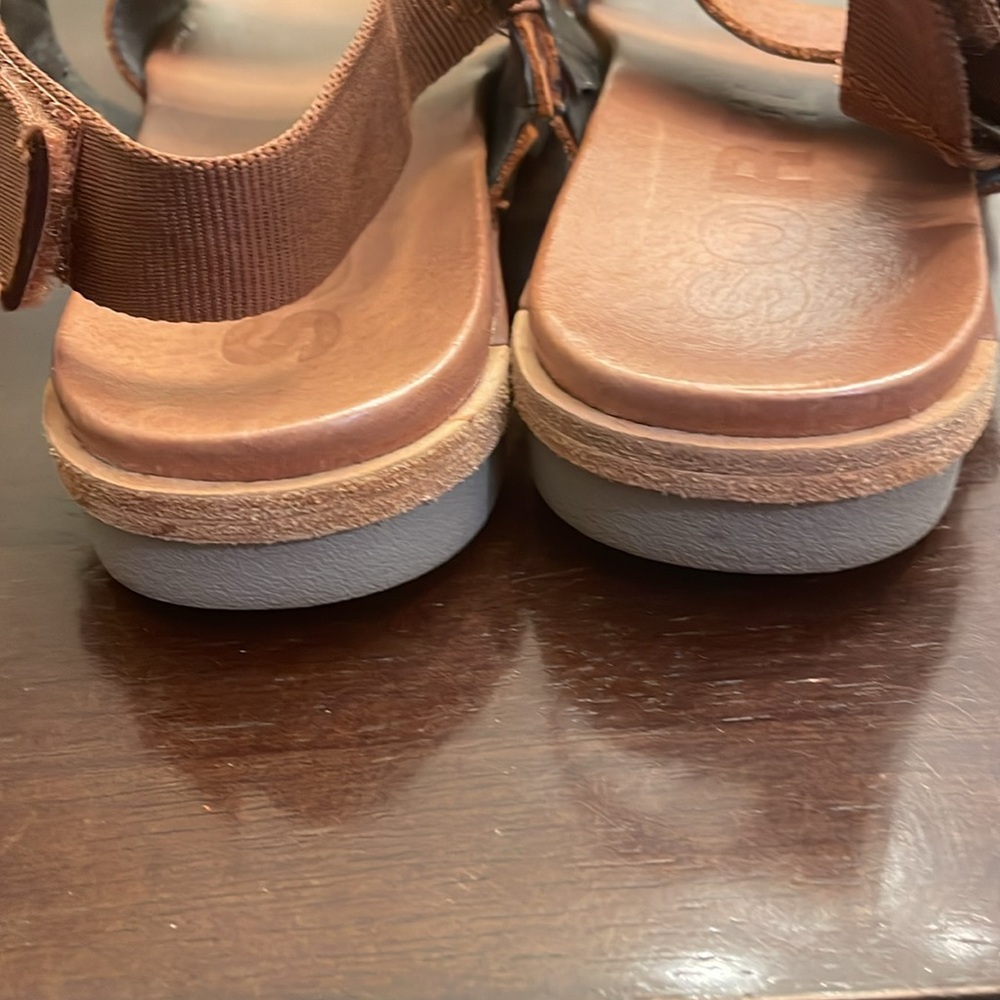 Sorel Rustic brown  leather sandals with adjustable back strap. Womens Size 10. - Picture 5 of 7